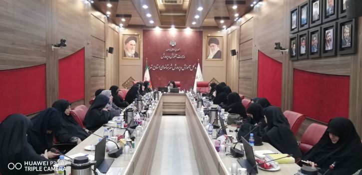 در امتداد راه تربیت: کارگاه «الگوی سوم زن مسلمان» برگزار شد